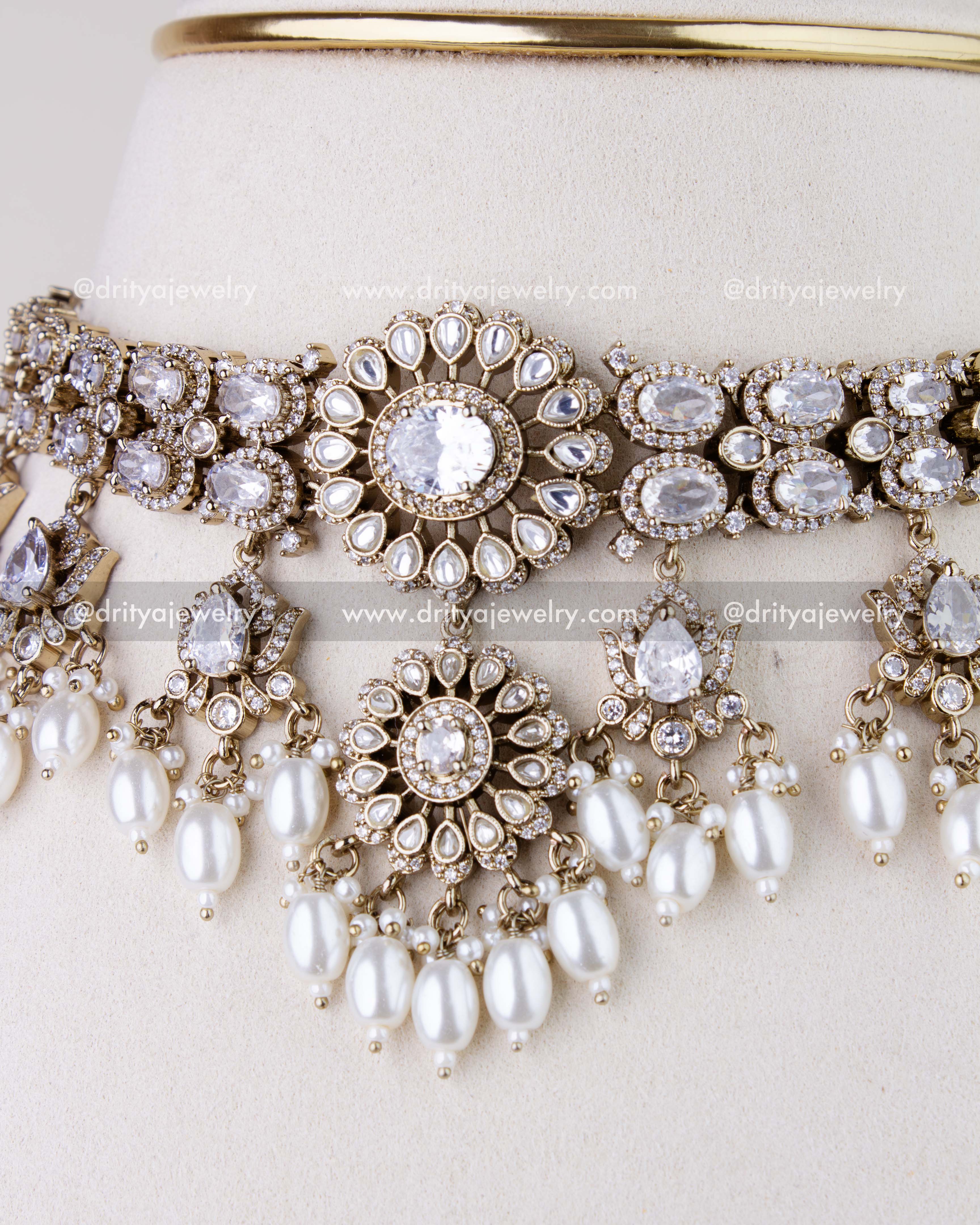 1271-W close-up of centre pendant on Victorian CZ kundan choker necklace