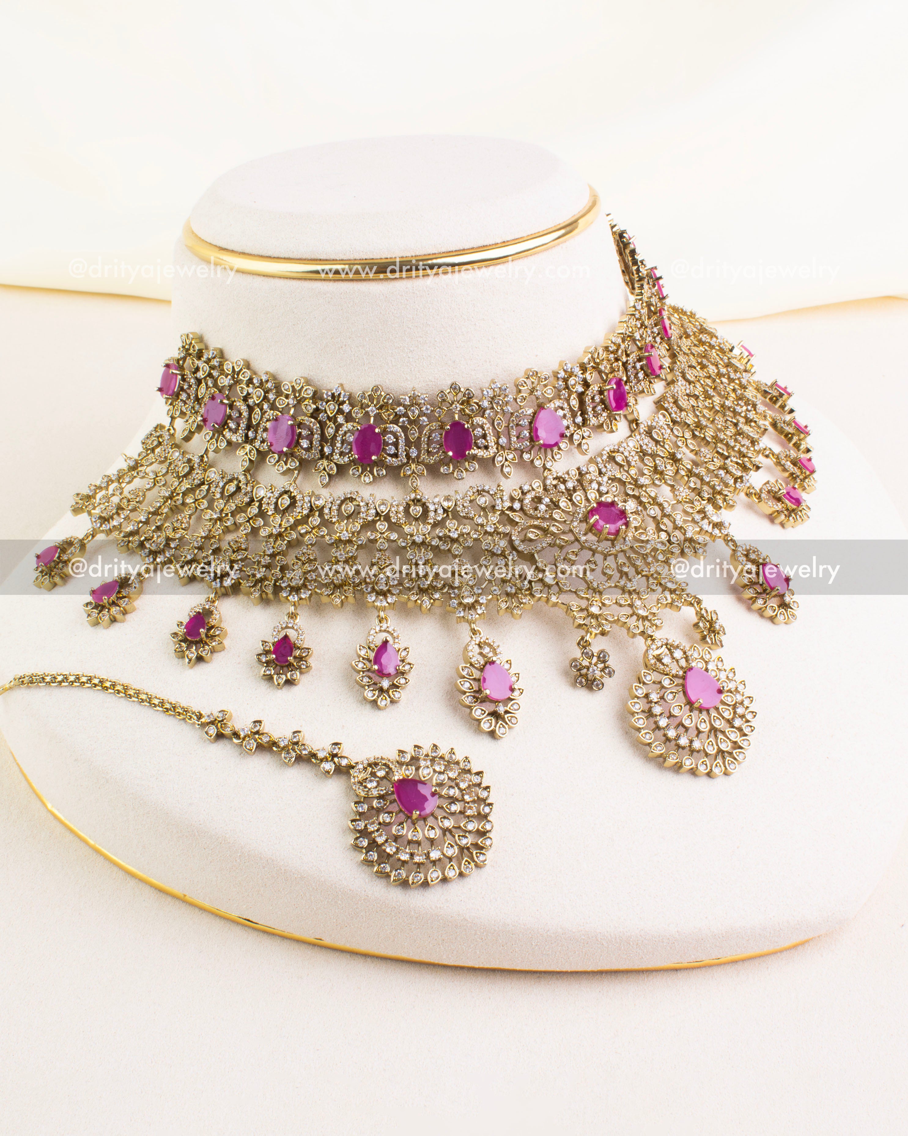 1235-P full Victorian choker necklace set with earrings and maang tikka display