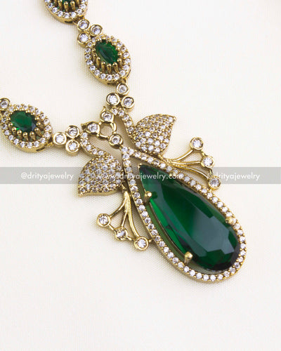 1166-G close-up of emerald pendant with figurine-style motif