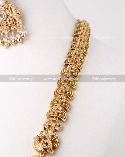 1310 - Side view of antique gold long haram necklace links with nakshi detailing