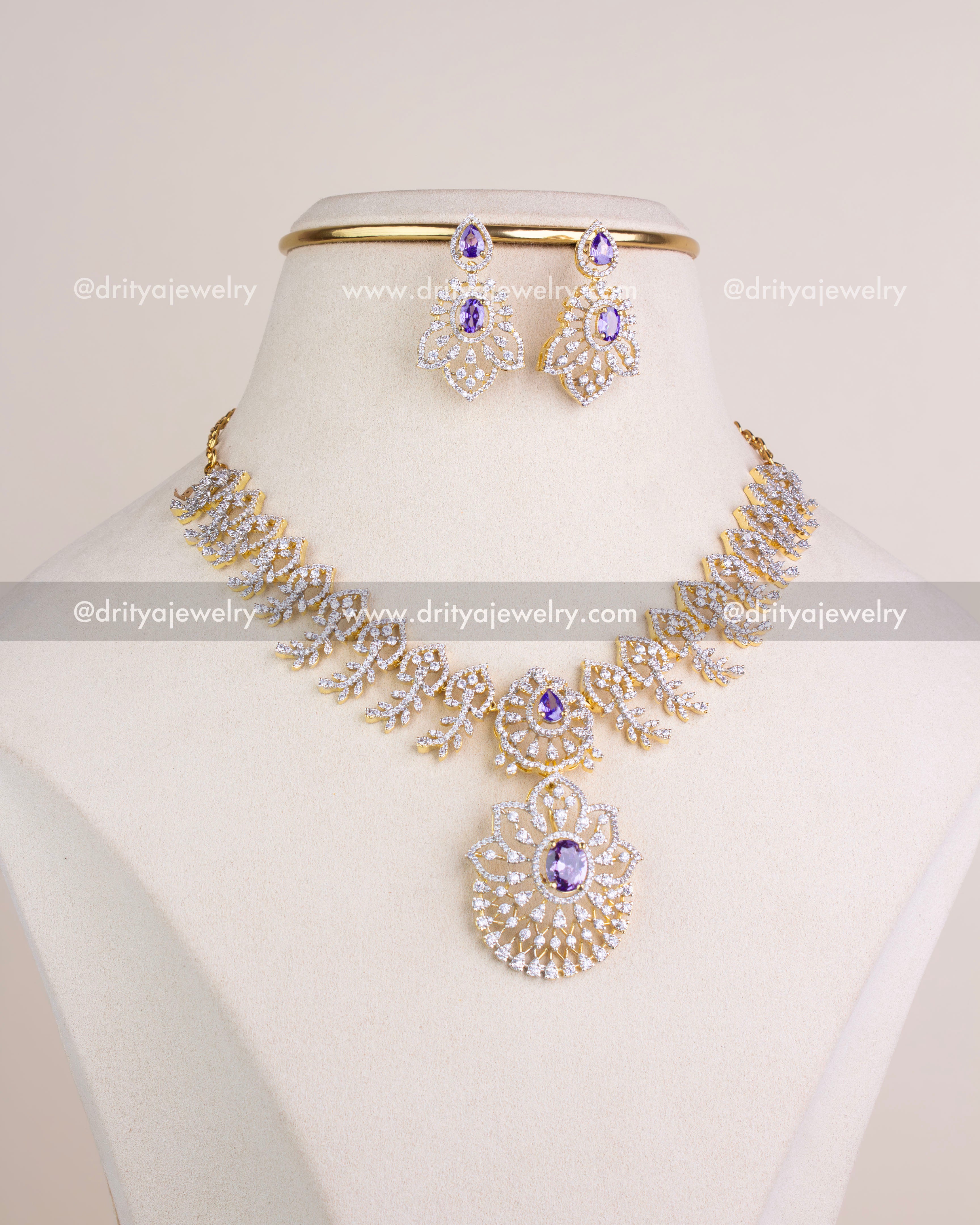 1232-PU necklace set on bust with detachable pendant placed below center