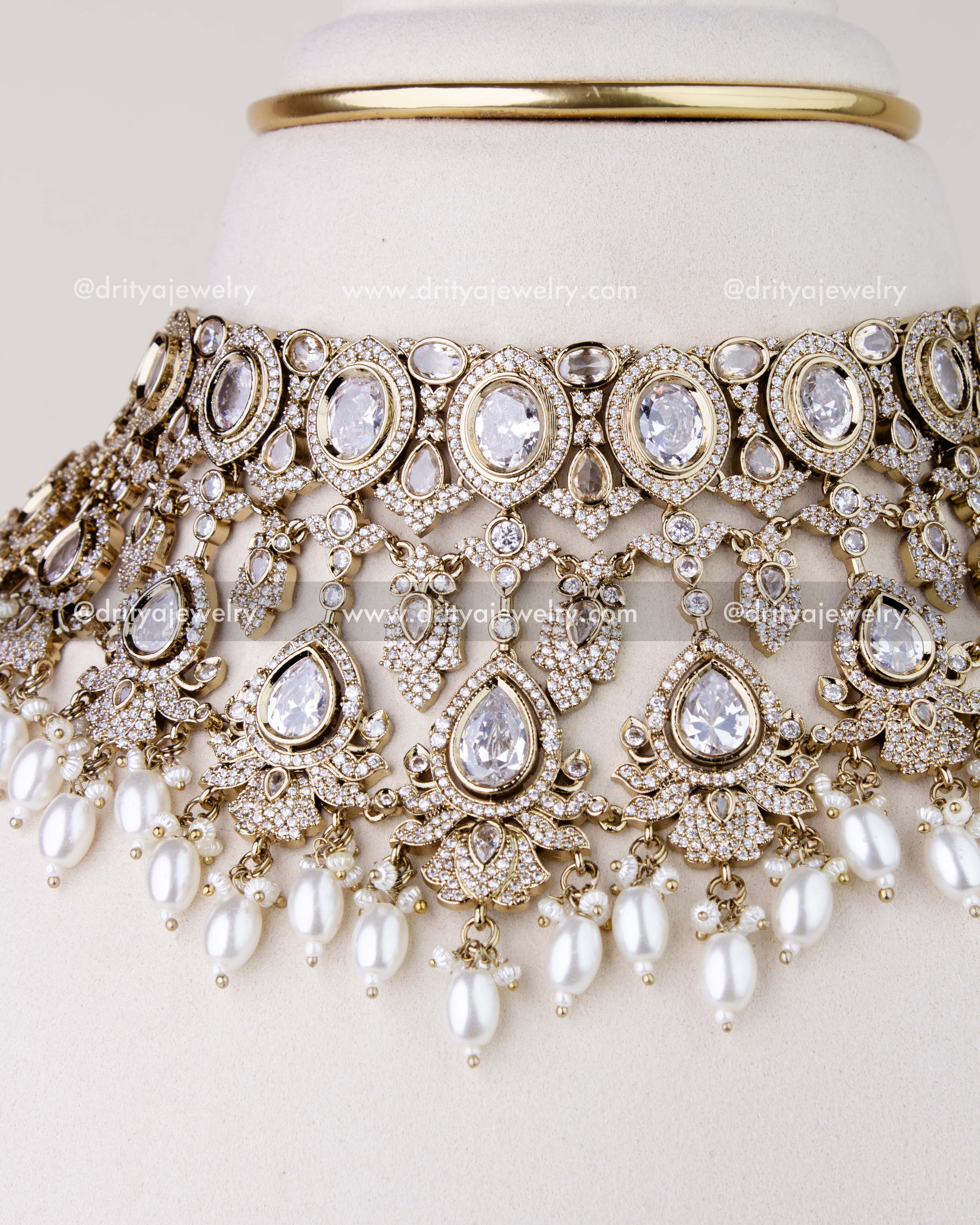 1275-W front close-up of Victorian choker necklace with teardrop stone motifs