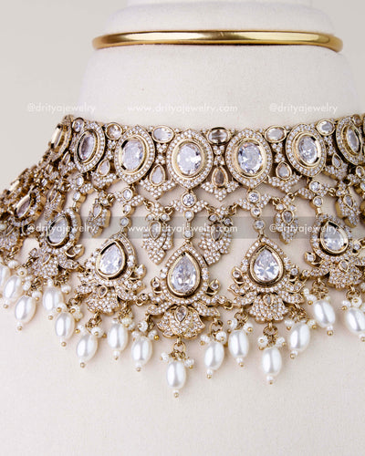 1275-W front close-up of Victorian choker necklace with teardrop stone motifs