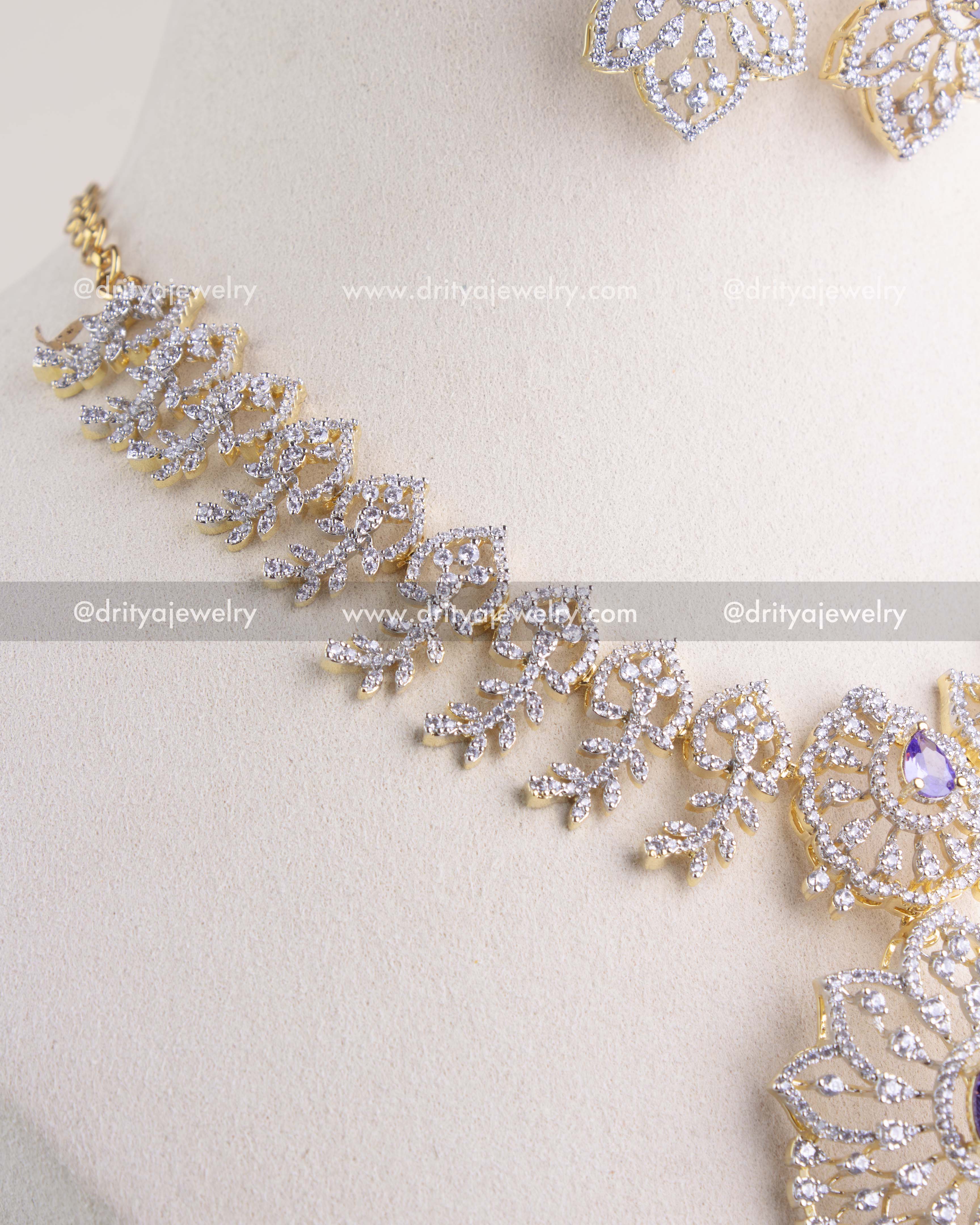 1232-PU side view of stone-studded short necklace links