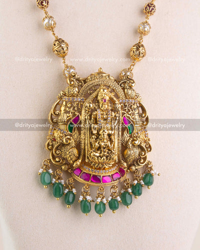 1123-N close-up of Venkateswara Swamy temple pendant with kemp stones and green bead drops