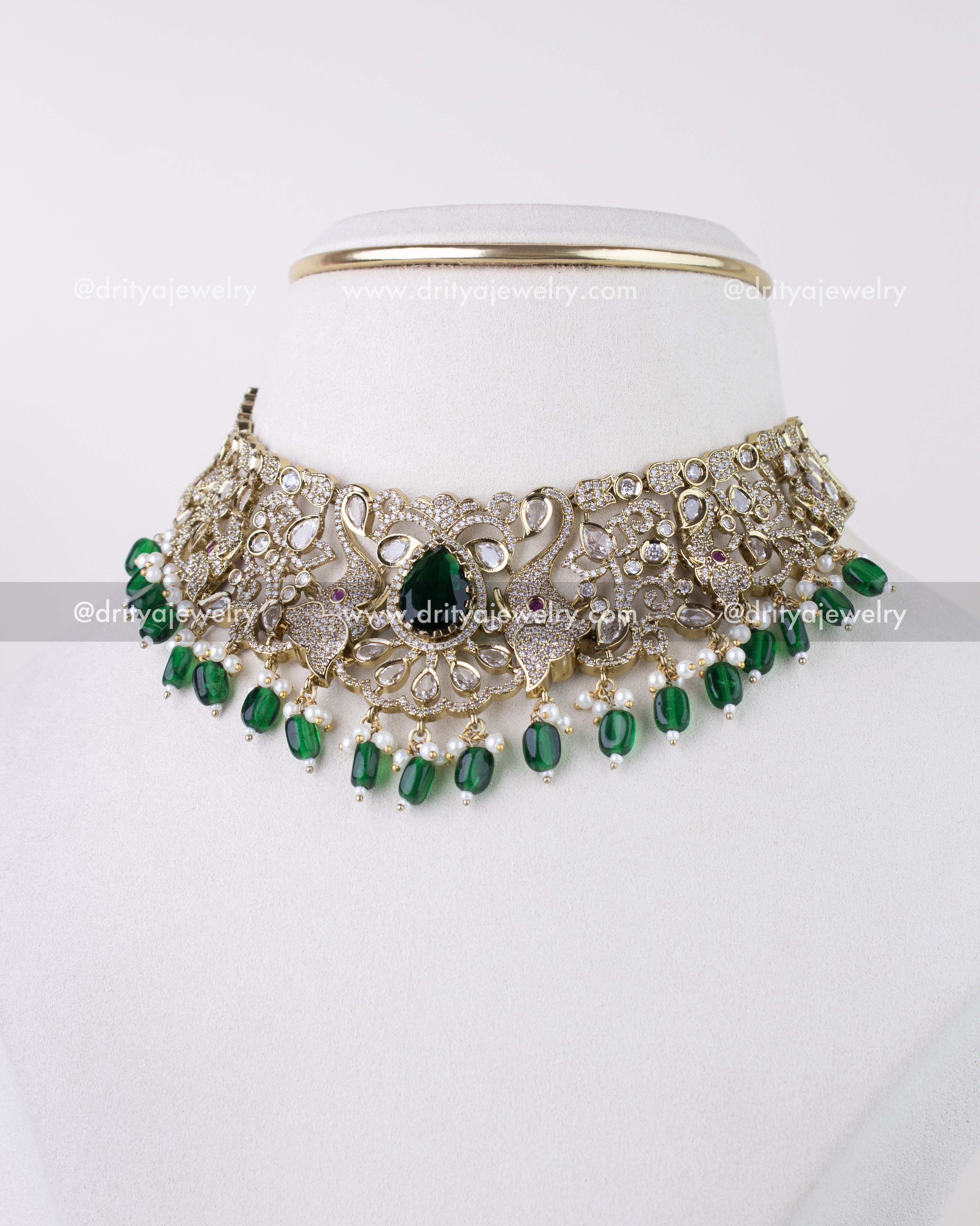 1309-GCN close front view of emerald green Victorian choker necklace