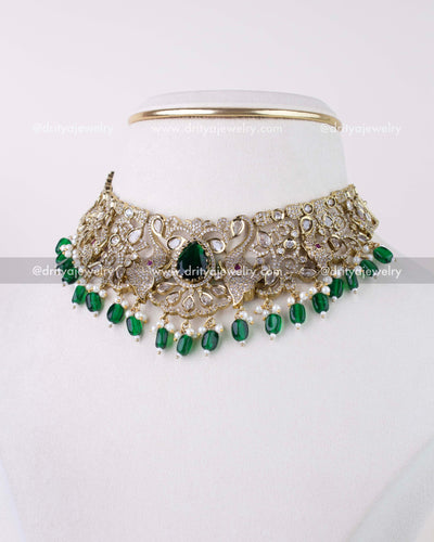 1309-GCN close front view of emerald green Victorian choker necklace