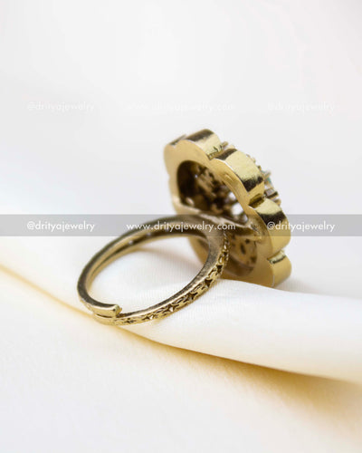 SKU 1274 adjustable Victorian style ring side and band detailing view