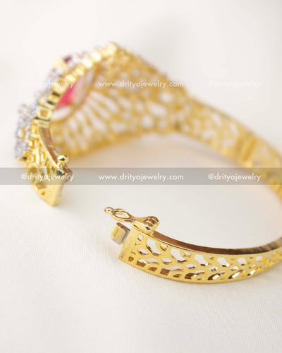 1295-R openable gold-tone kada showing hinge and cutwork design