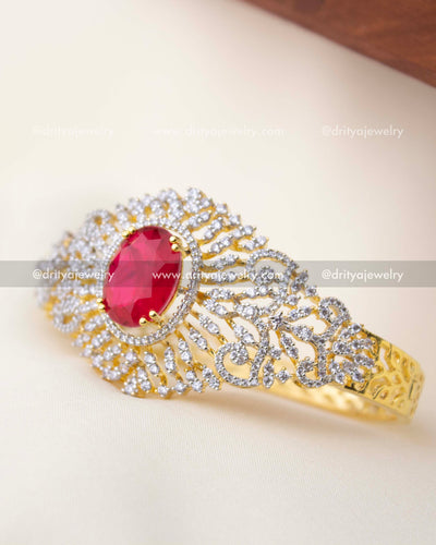 1295-R close-up of crackled red stone centerpiece on diamond replica kada