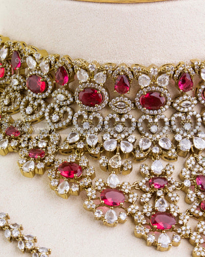 1043-R detailed view of floral stone clusters on red Victorian choker necklace set