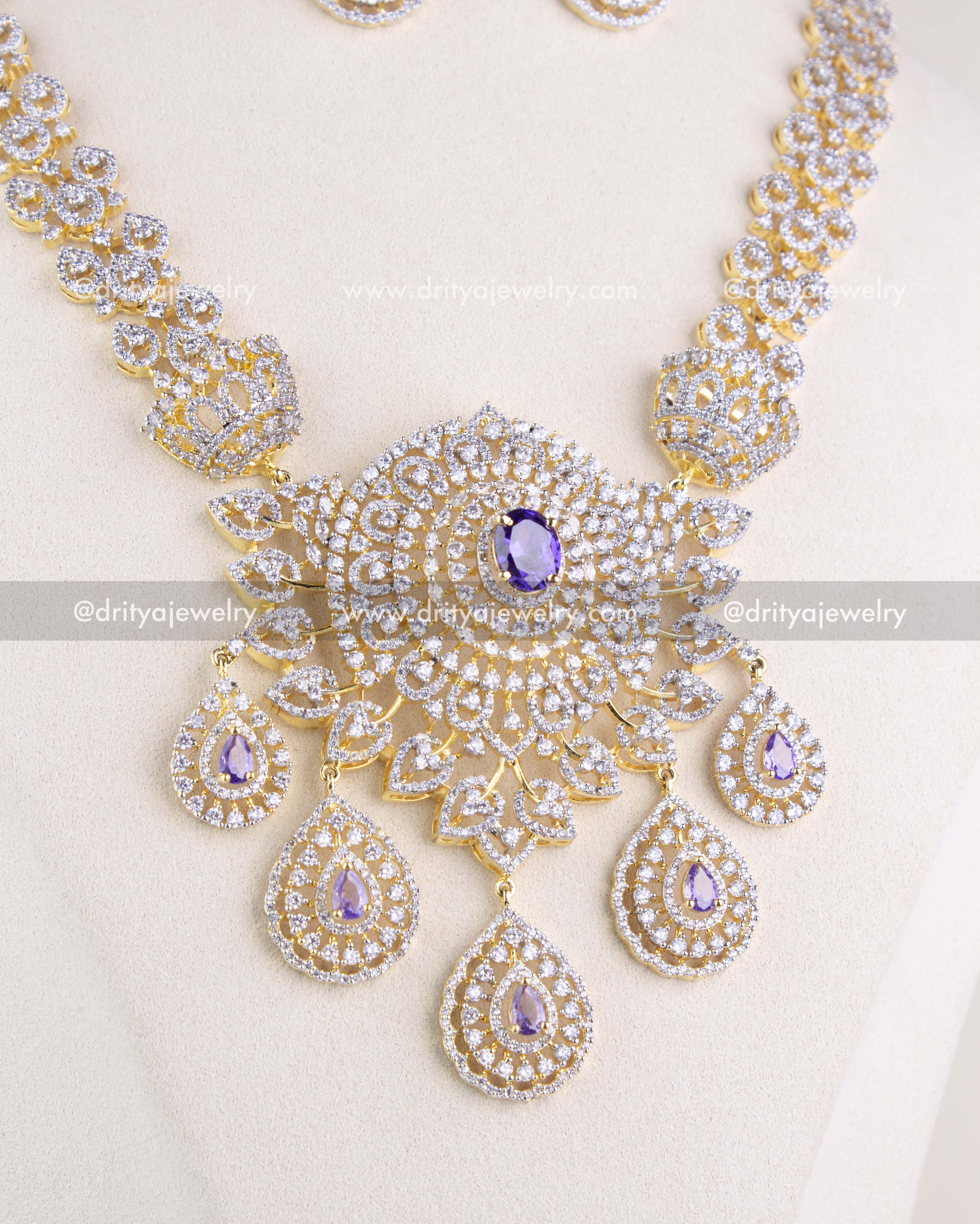 1229-PU Necklace Set close-up of central pendant with multiple pear drops