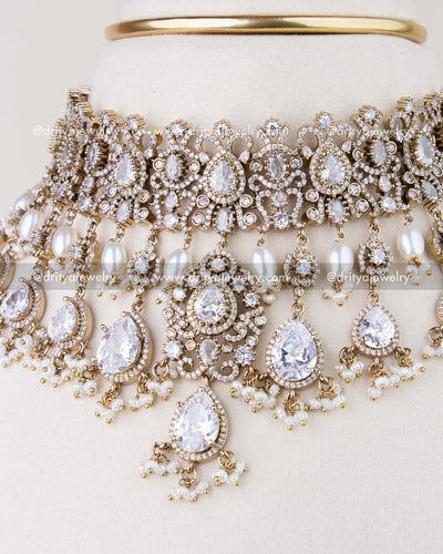 1023-W detailed front close-up of CZ and bead work on Victorian choker