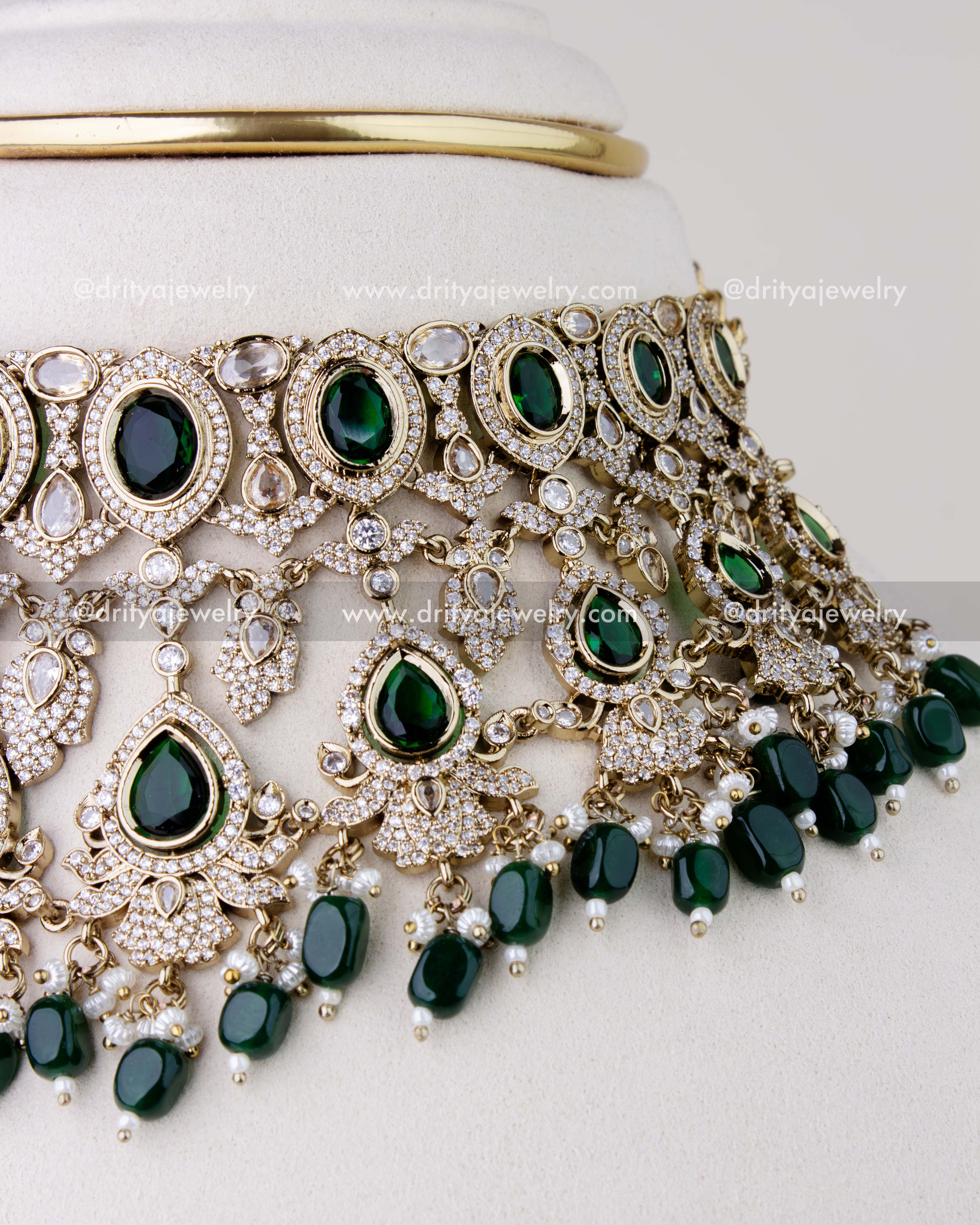 1275-G side detail of Victorian emerald choker with layered stone work and bead drops