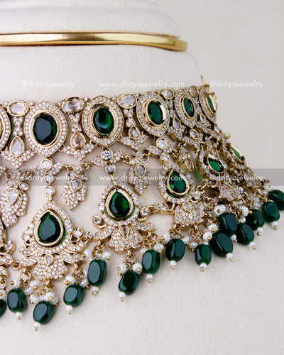 1275-G side detail of Victorian emerald choker with layered stone work and bead drops