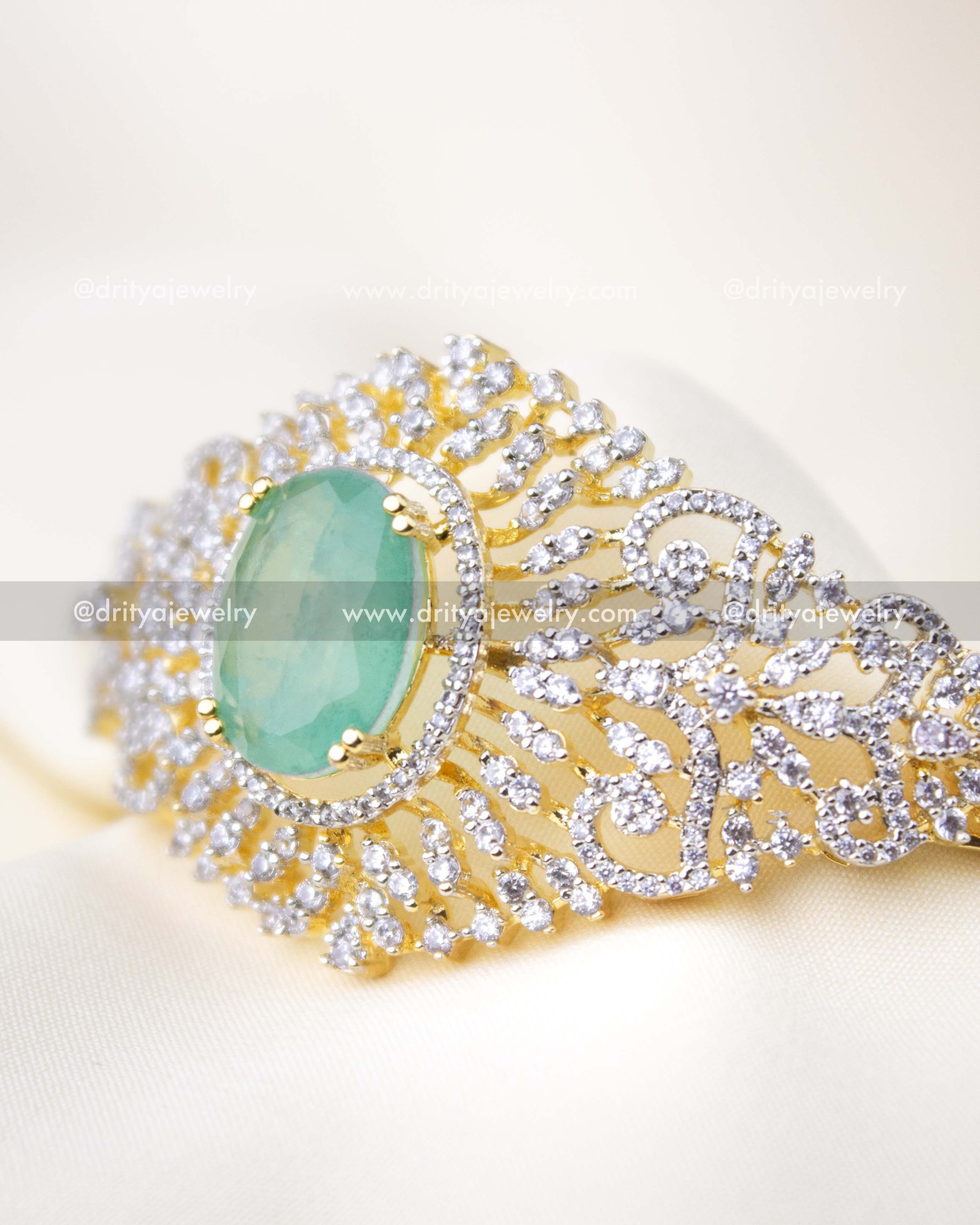 1295-MG close-up of crackled mint centre stone with halo of sparkling stones