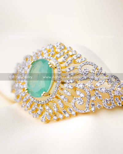 1295-MG close-up of crackled mint centre stone with halo of sparkling stones