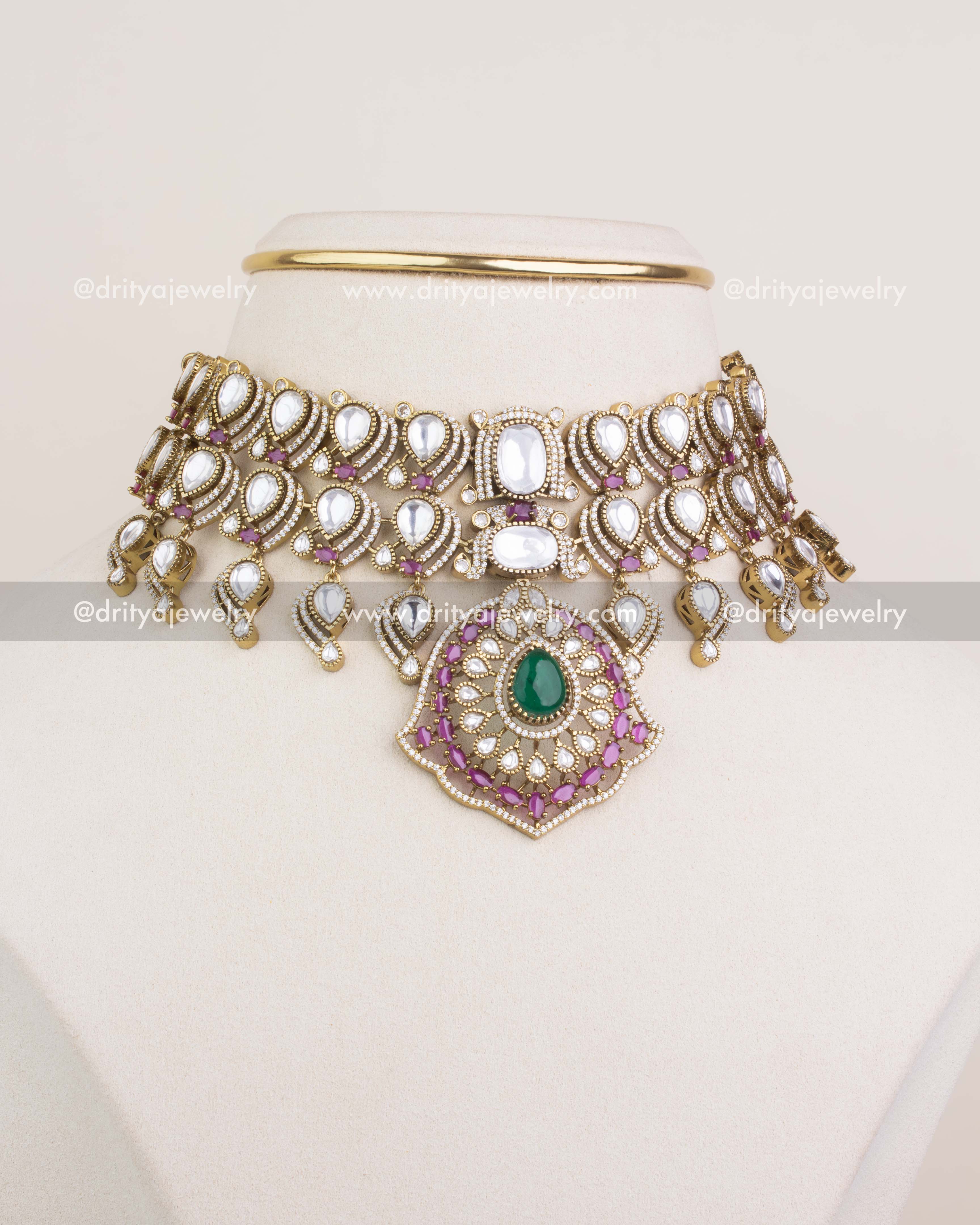 SKU 1234 Kundan choker necklace set close front view highlighting central pendant