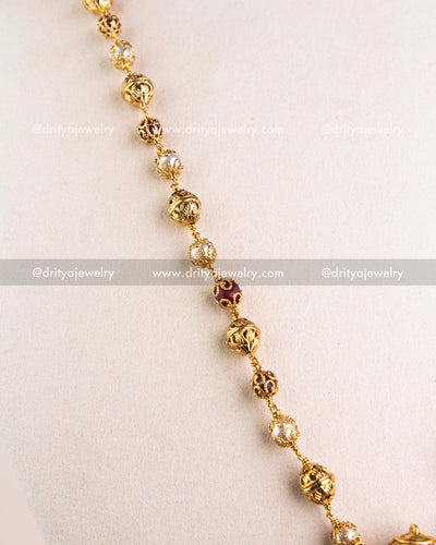 1123-N detailed view of ornate gold-toned bead mala chain
