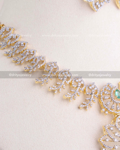 1232-RE detailed view of stone-studded leaf pattern along the necklace band