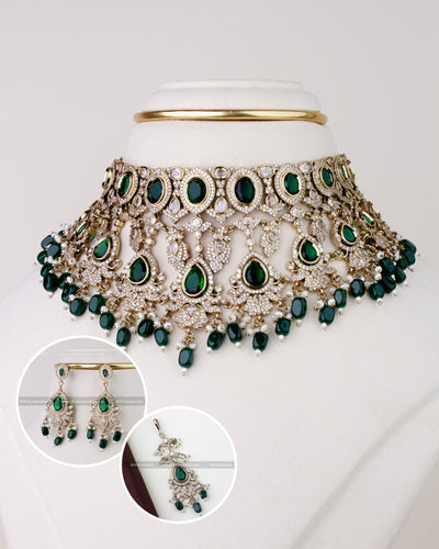 1275-G premium Victorian emerald choker necklace set with earrings and maang tikka front view