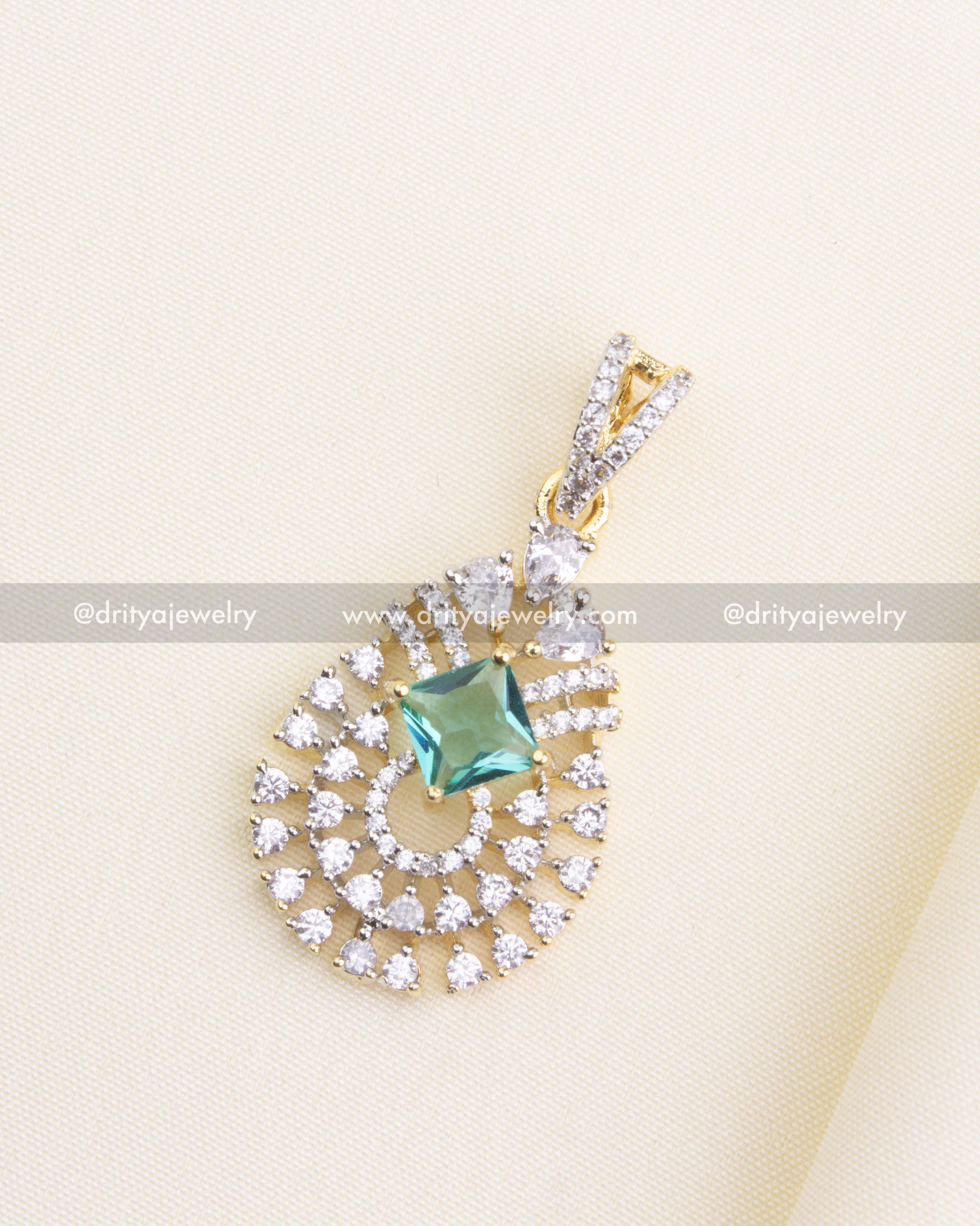 1196-MG emerald CZ pendant close-up view