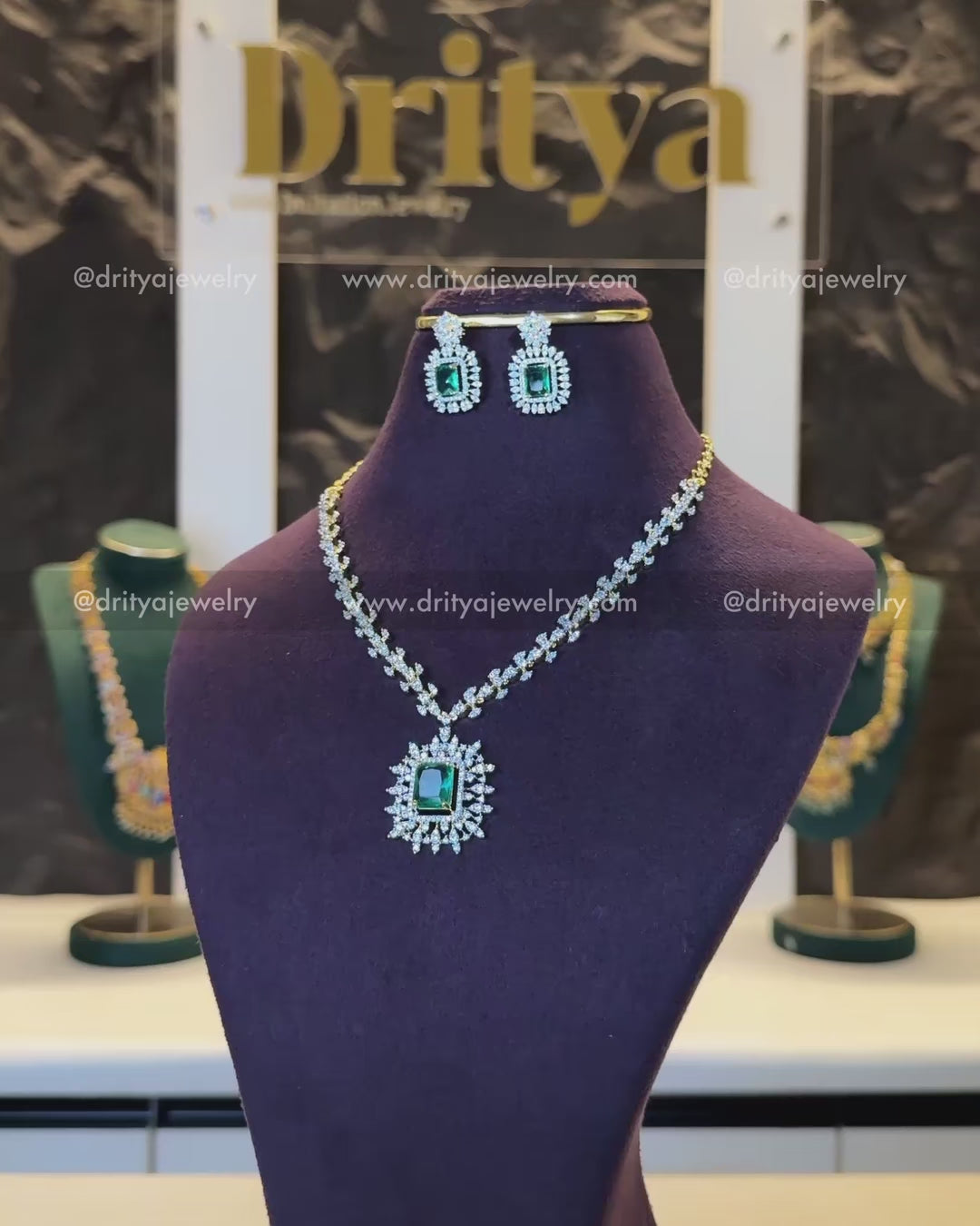 Load video: Premium Emerald Diamond Replica Necklace Set